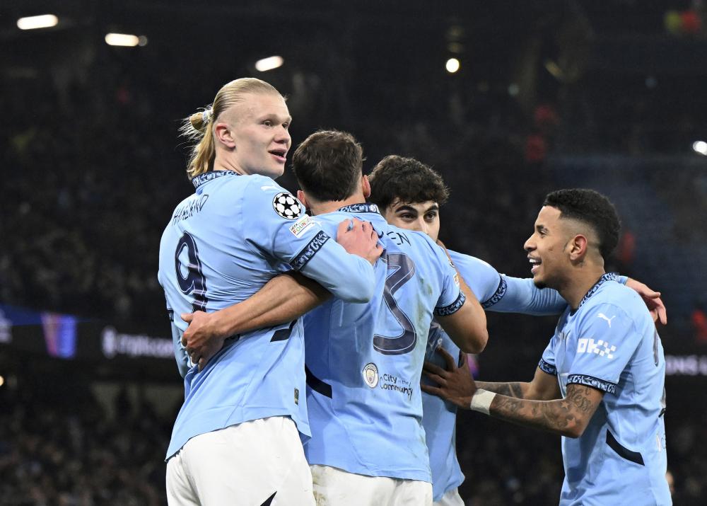 中表现得更 中表现得更