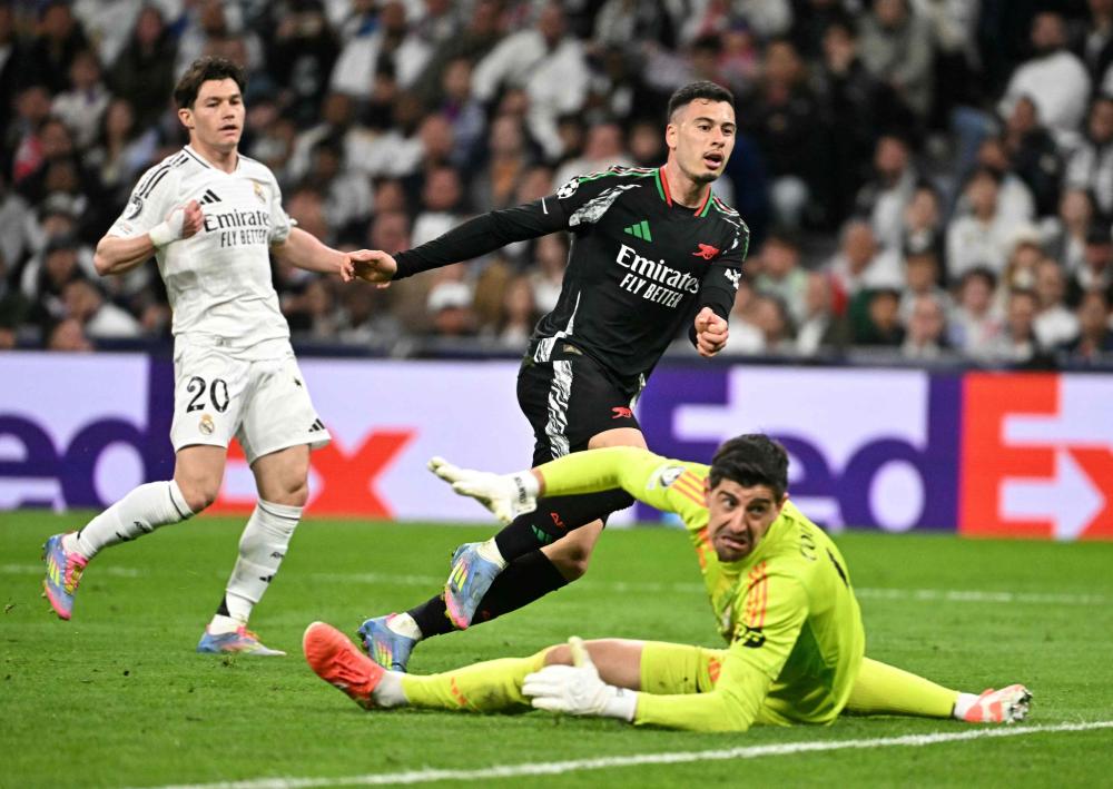 西与队友间 西与队友间